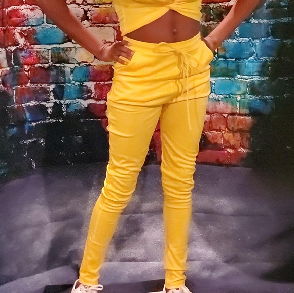 Cross Detail Crop Top & Joggers Pant Set - Picture 3 of 5